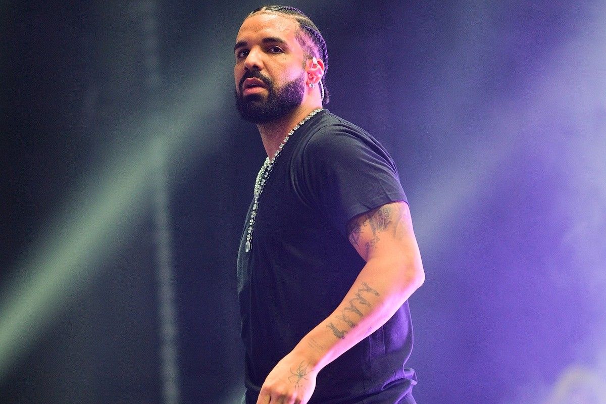 Drake performs onstage during "Lil Baby & Friends Birthday Celebration Concert" at State Farm Arena on December 9, 2022 in Atlanta, Georgia.